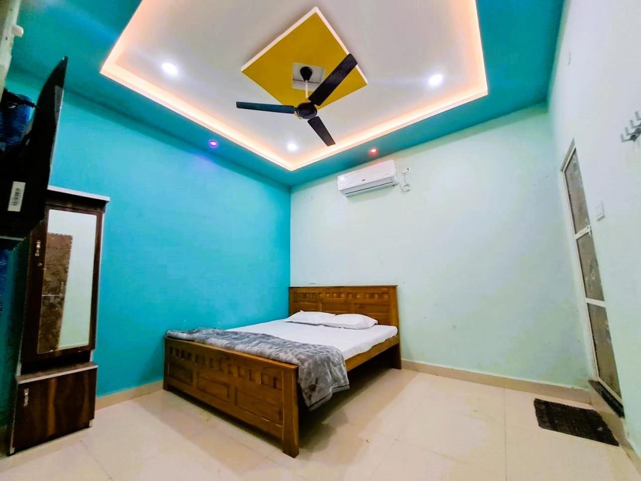 Utsav Lodge And Mangal Bhavan Pipariā 外观 照片