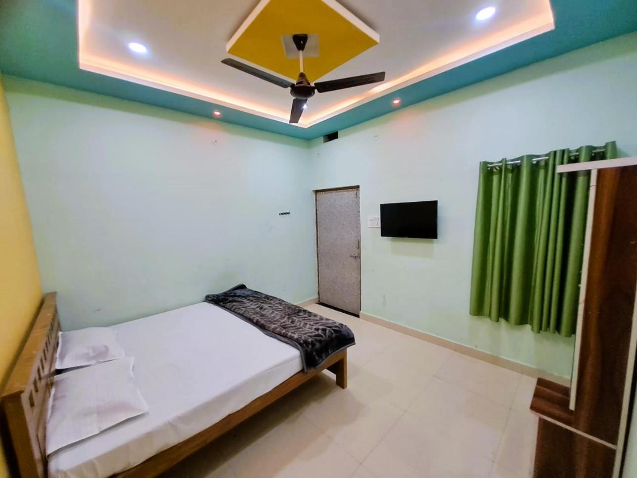 Utsav Lodge And Mangal Bhavan Pipariā 外观 照片