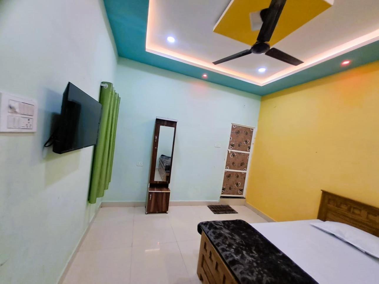 Utsav Lodge And Mangal Bhavan Pipariā 外观 照片