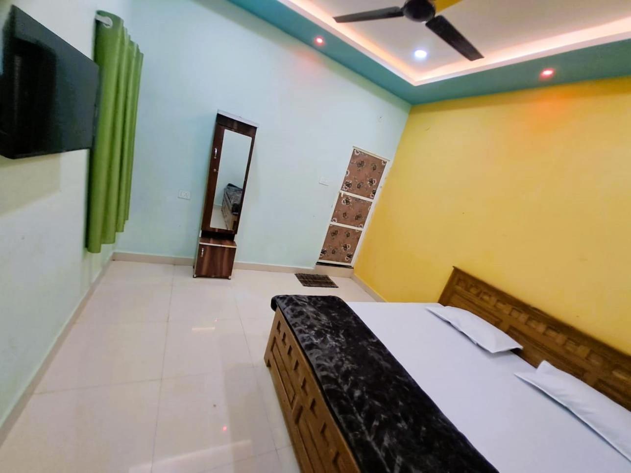 Utsav Lodge And Mangal Bhavan Pipariā 外观 照片