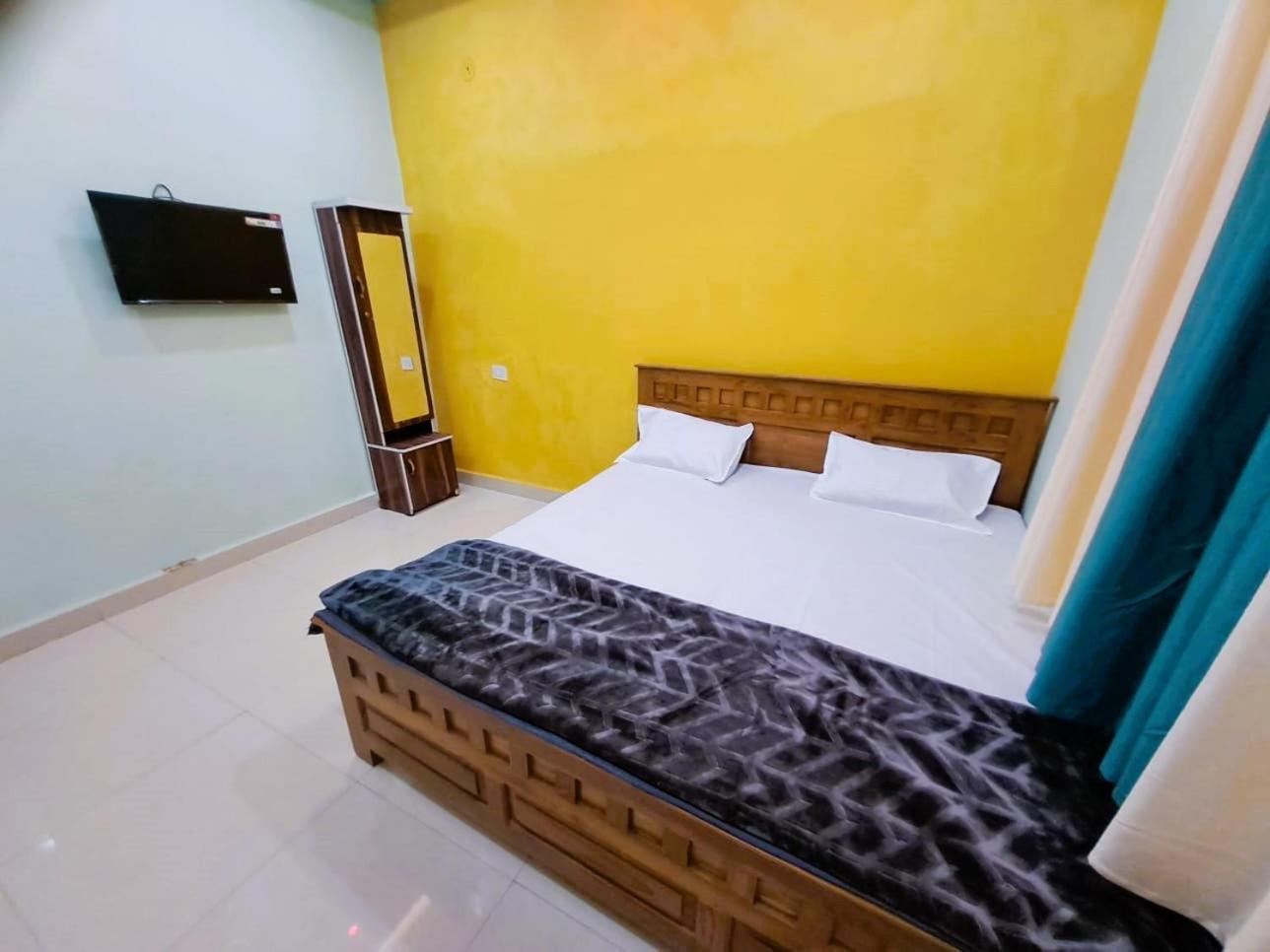 Utsav Lodge And Mangal Bhavan Pipariā 外观 照片